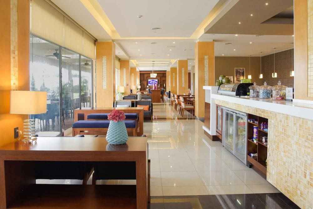 Hampton Inn & Suites By Hilton Paraiso Exterior photo