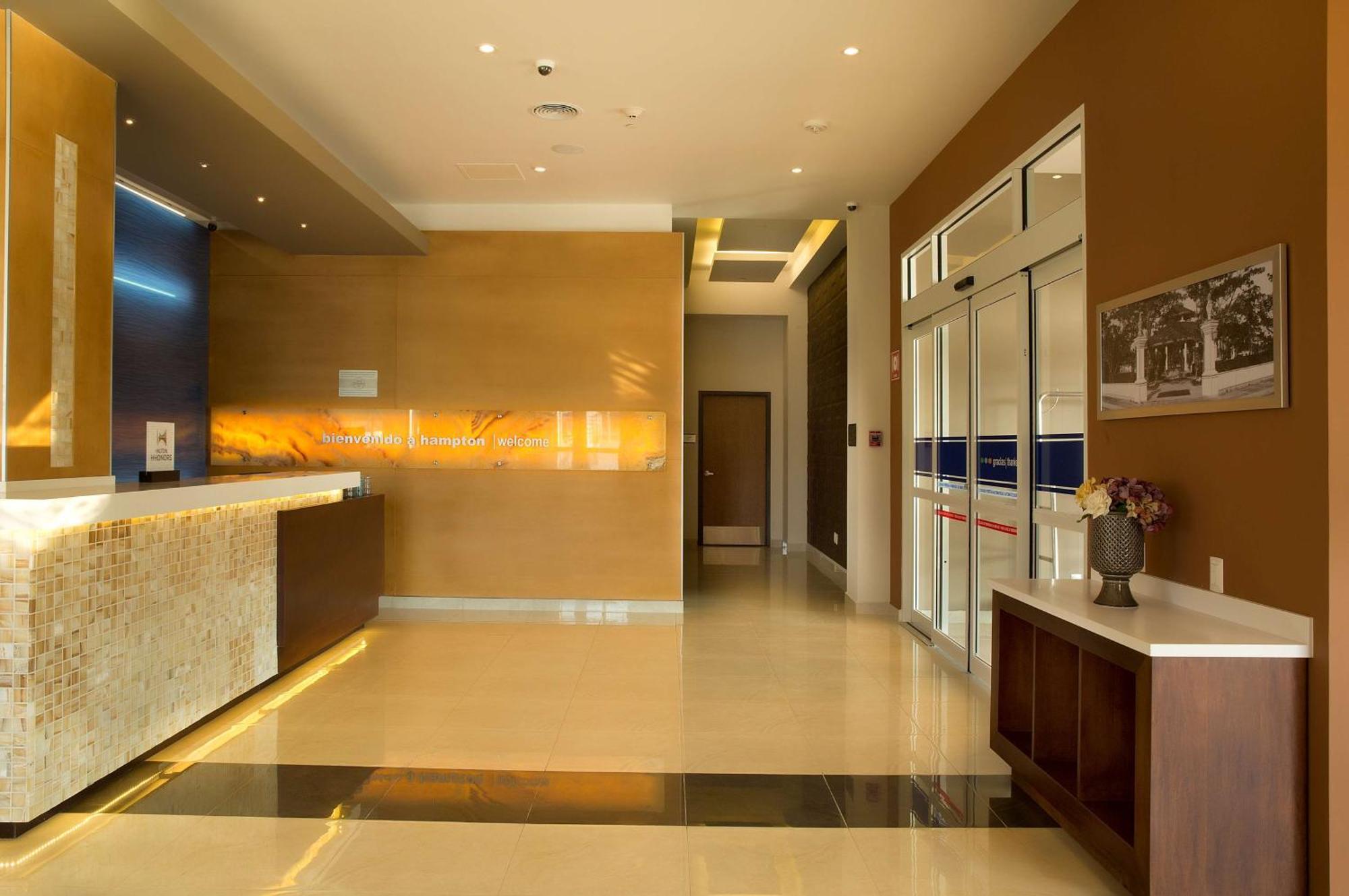 Hampton Inn & Suites By Hilton Paraiso Exterior photo
